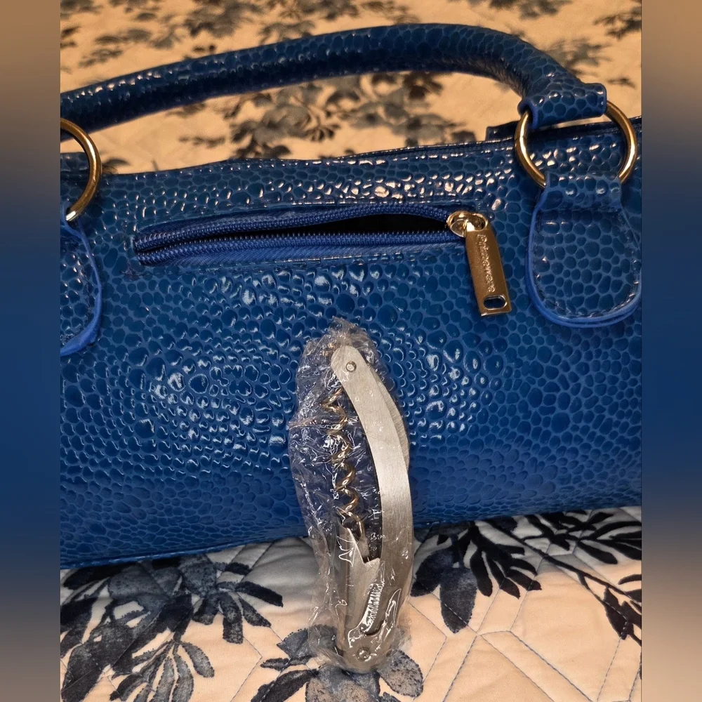 NWOT Primeware Blue Faux Croc Insulated Wine Tote Carrier w/ Corkscrew 🍷